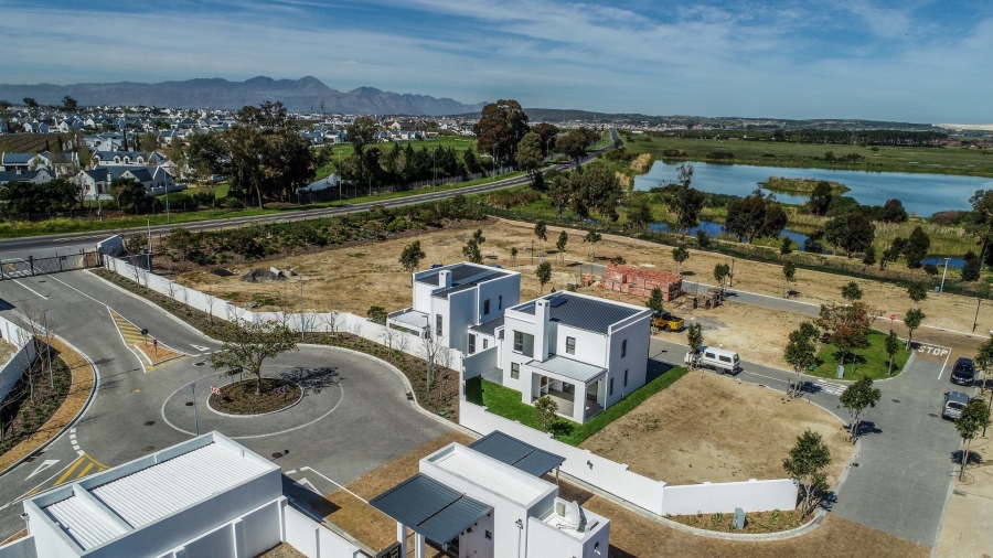  Bedroom Property for Sale in Croydon Gardens Estate Western Cape